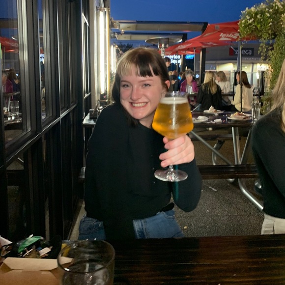 Meet your Posher, Natalie - Picture 1 of 4